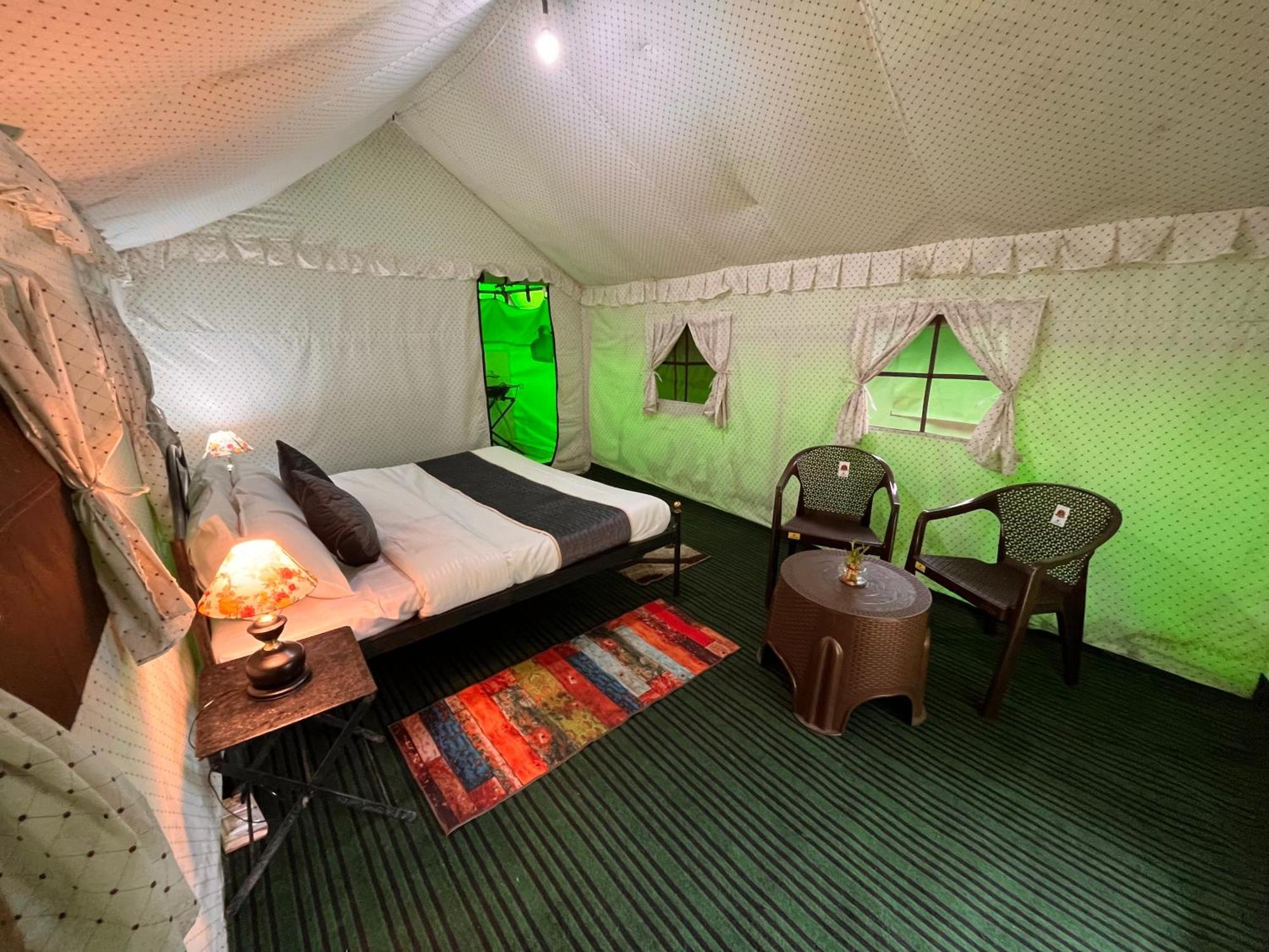 Himalayan Riverside Swiss Cottage Tents, Manali Buitenkant foto