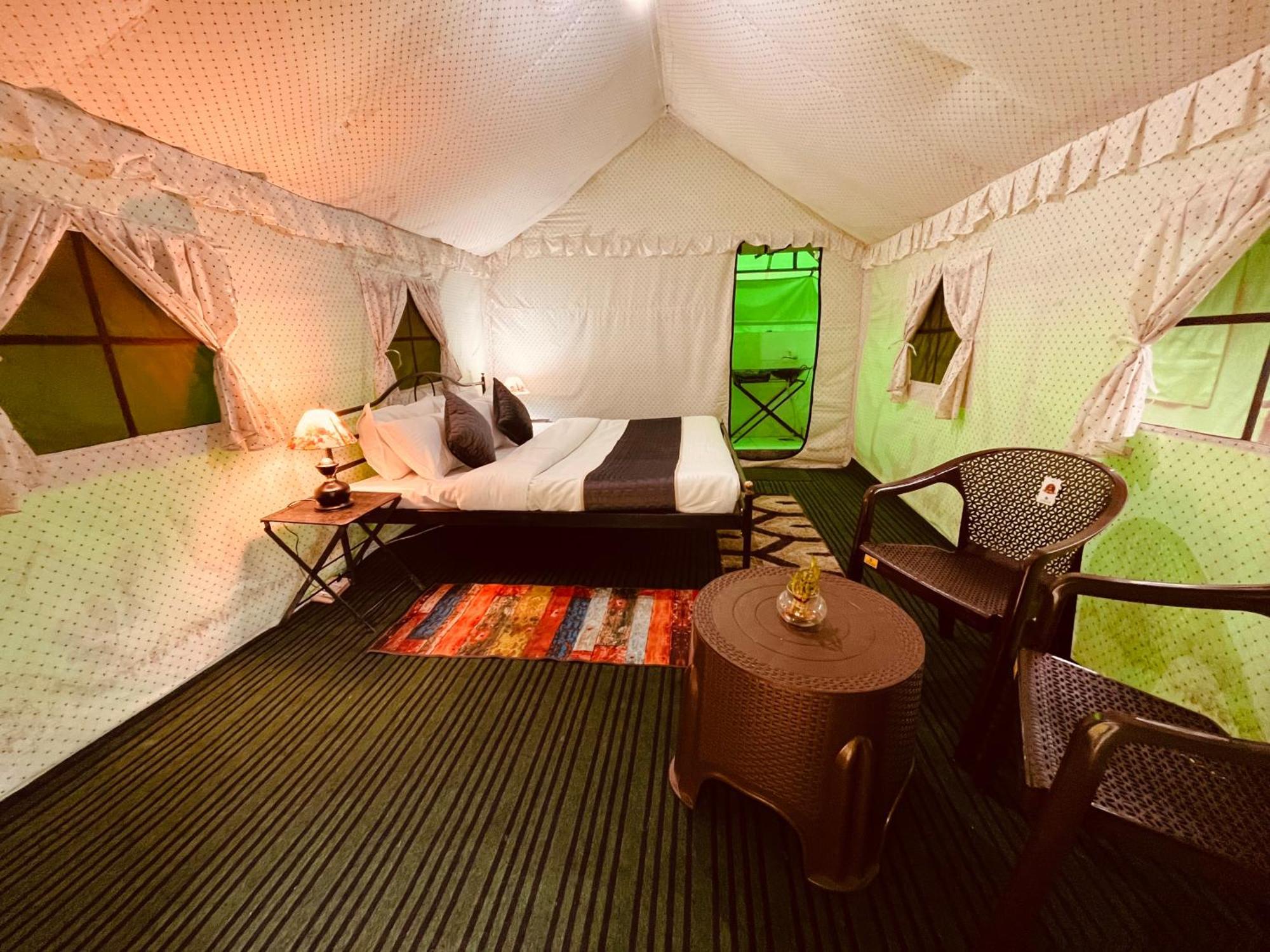 Himalayan Riverside Swiss Cottage Tents, Manali Buitenkant foto