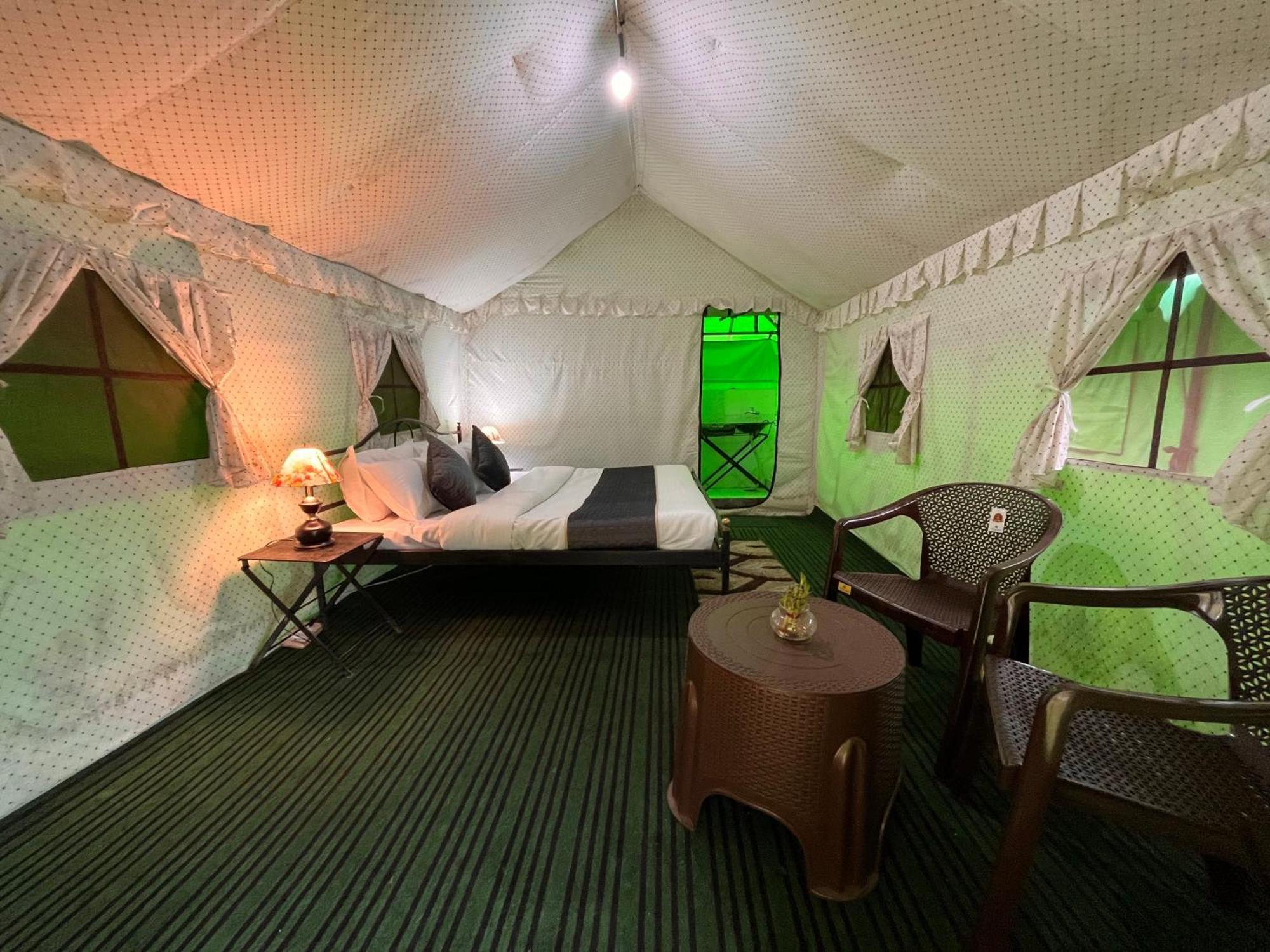 Himalayan Riverside Swiss Cottage Tents, Manali Buitenkant foto