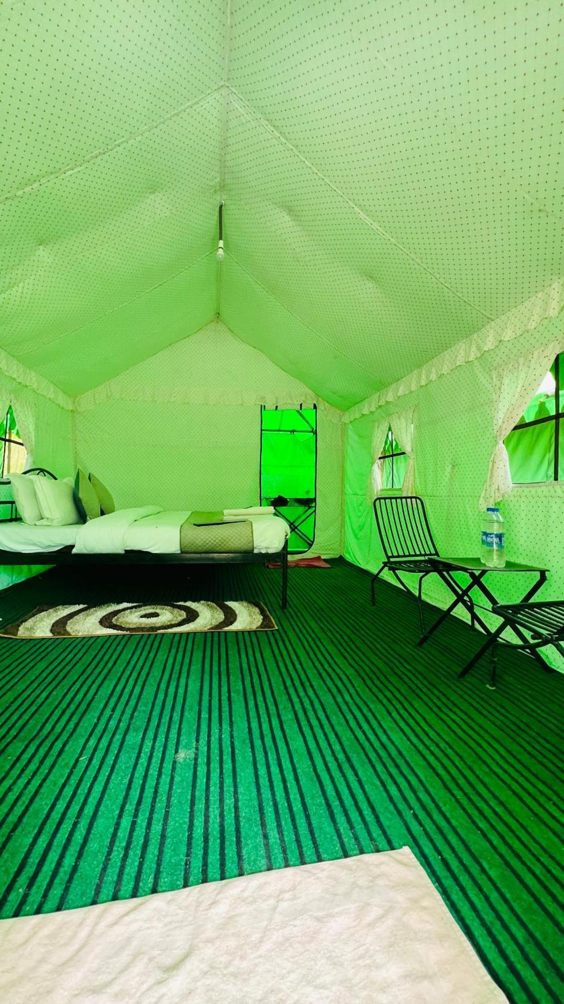 Himalayan Riverside Swiss Cottage Tents, Manali Buitenkant foto